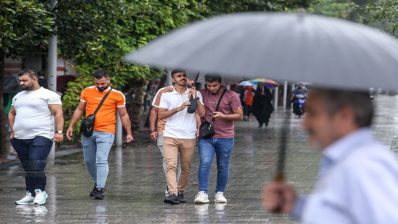 رگبار و رعد و برق در ۱۱ استان/ گردوخاک در جنوب غرب کشور