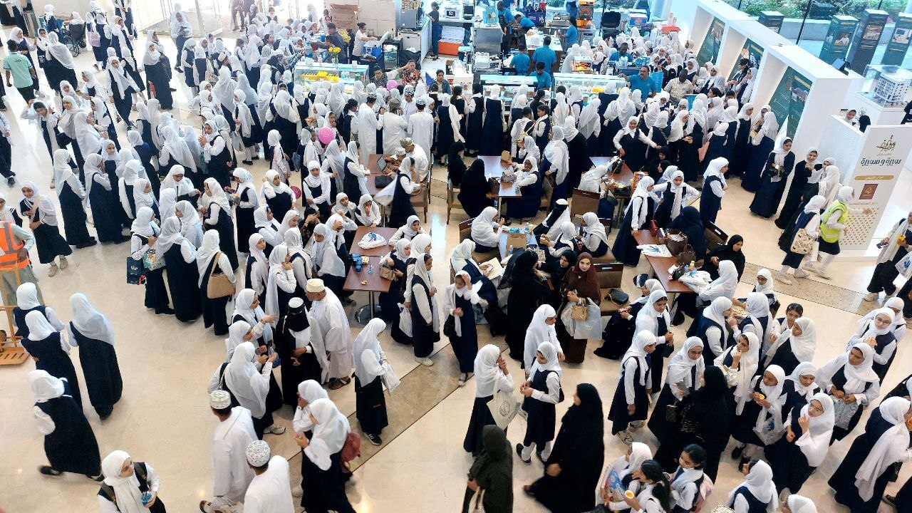 سفر به سرزمین سلطان قابوس زنان بنگلادشی در نمایشگاه کتاب مسقط
