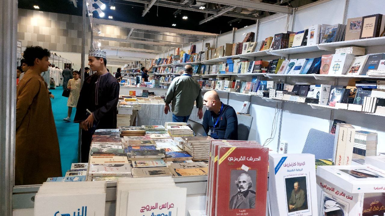 سفر به سرزمین سلطان قابوس غرفه های کتاب در نمایشگاه کتاب مسقط