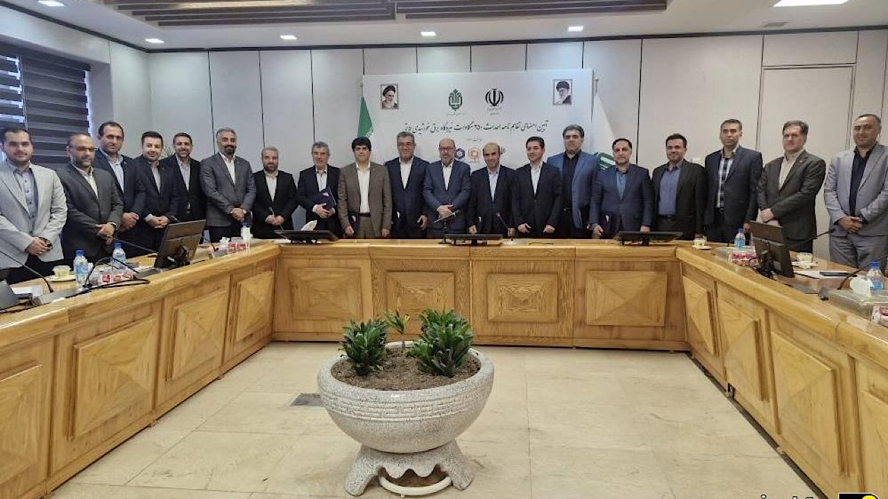 امضای تفاهم‌نامه احداث ۲۵۰ مگاوات نیروگاه خورشیدی حمایتی
