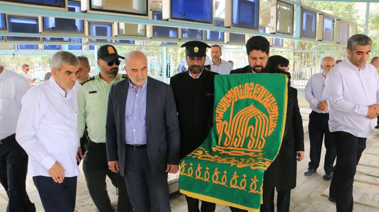 کاروان زیر سایه خورشید