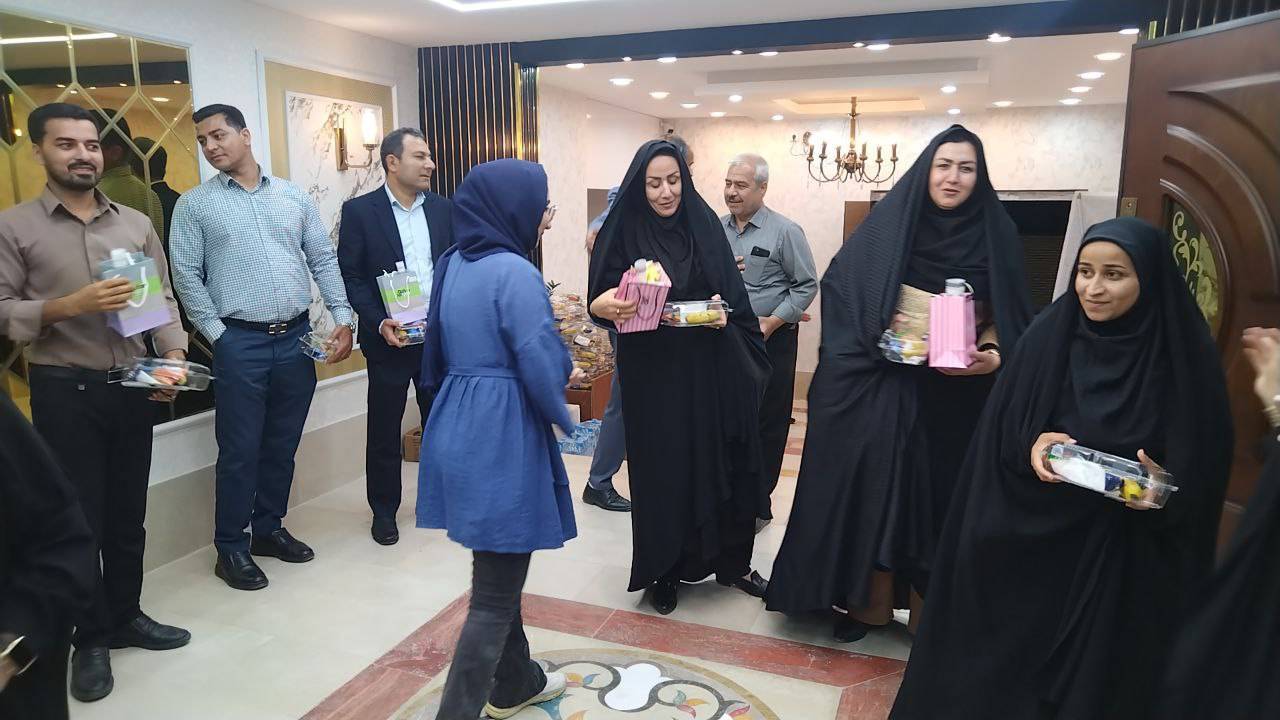 تجلیل از معلمان نمونه انابدی