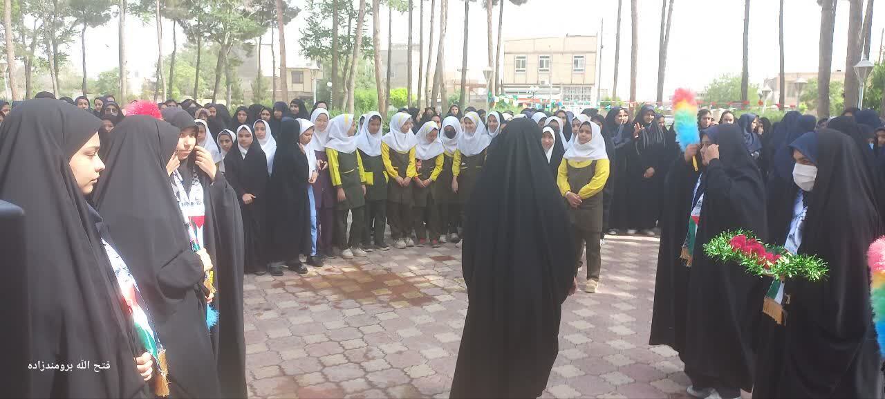 جشن دهه کرامت با حضور دختران دهه هشتادی و نودی
