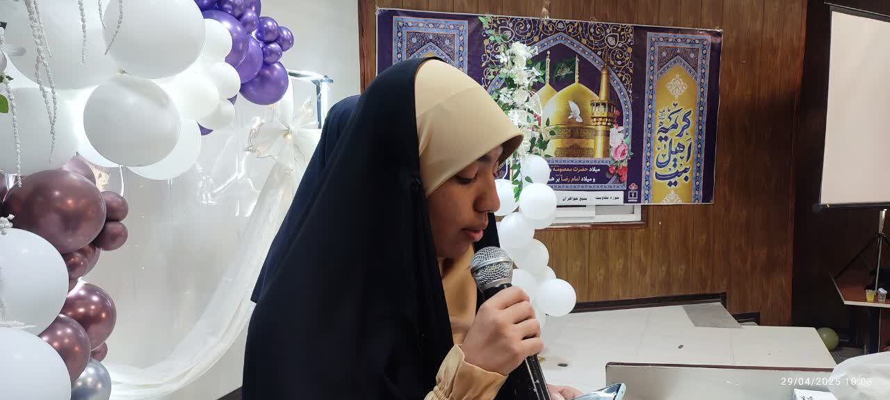 جشن دهه کرامت با حضور دختران دهه هشتادی و نودی در صالح آباد