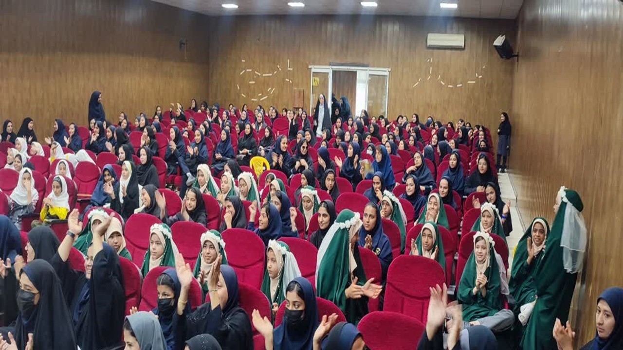 جشن دهه کرامت با حضور دختران دهه هشتادی و نودی در صالح آباد