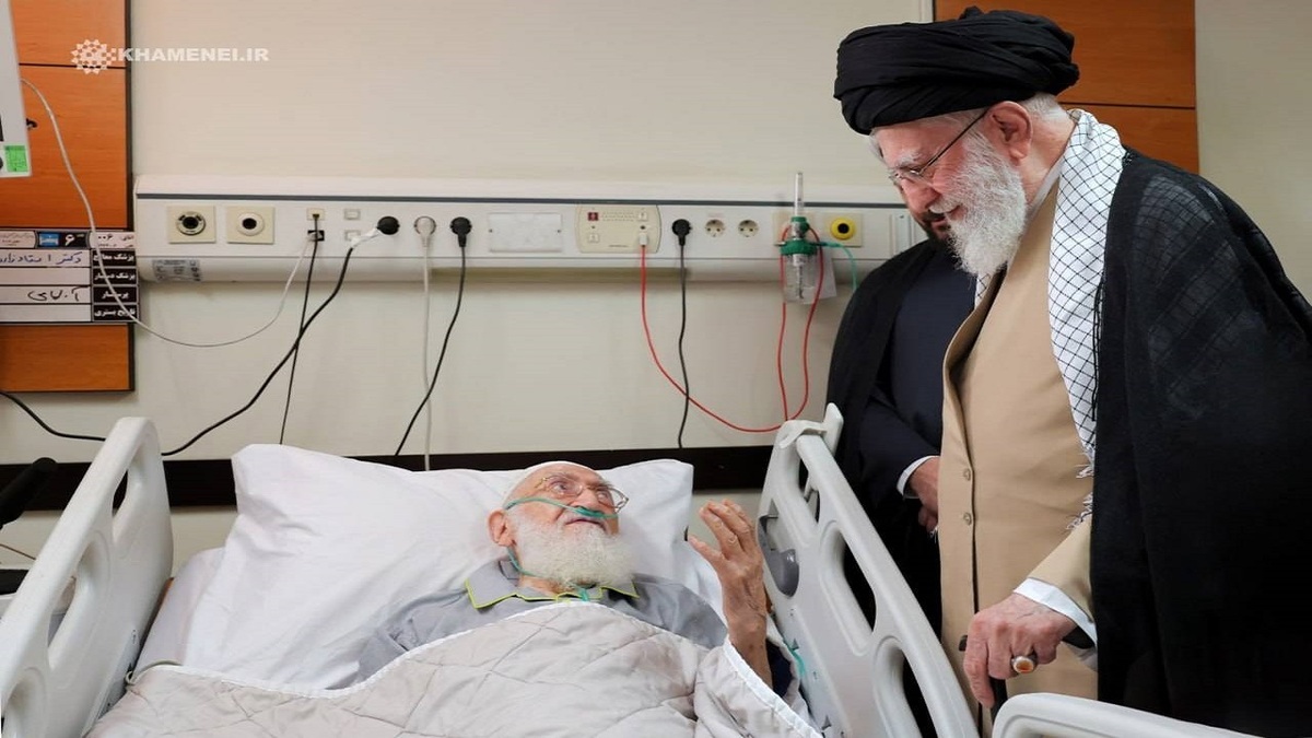 باشگاه خبرنگاران -عیادت رهبر معظم انقلاب از آیت‌الله نوری همدانی