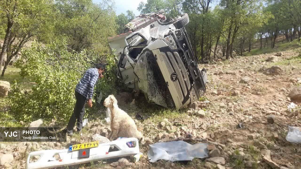 سقوط ایسوزو به دره با دو جان باخته و یک مصدوم در محور بازفت به کوهرنگ