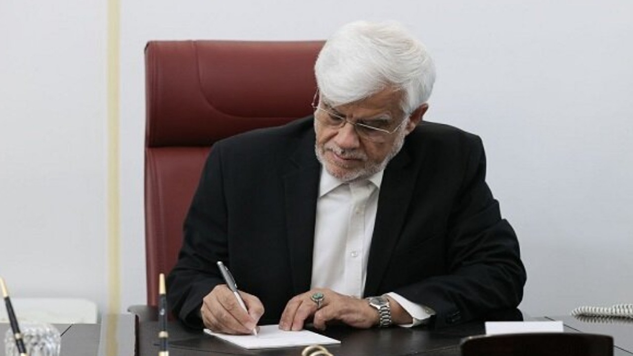عارف مصوبه تغییر ساعت کاری دستگاه‌های اجرایی را ابلاغ کرد
