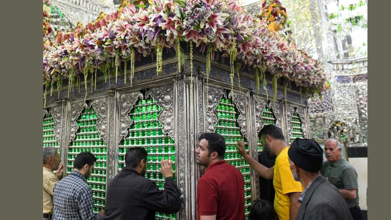 گل آرایی حرم عبدالعظیم در سالروز ولادت حضرت امام رضا (ع) / آمدم‌ای شاه پناهم بده