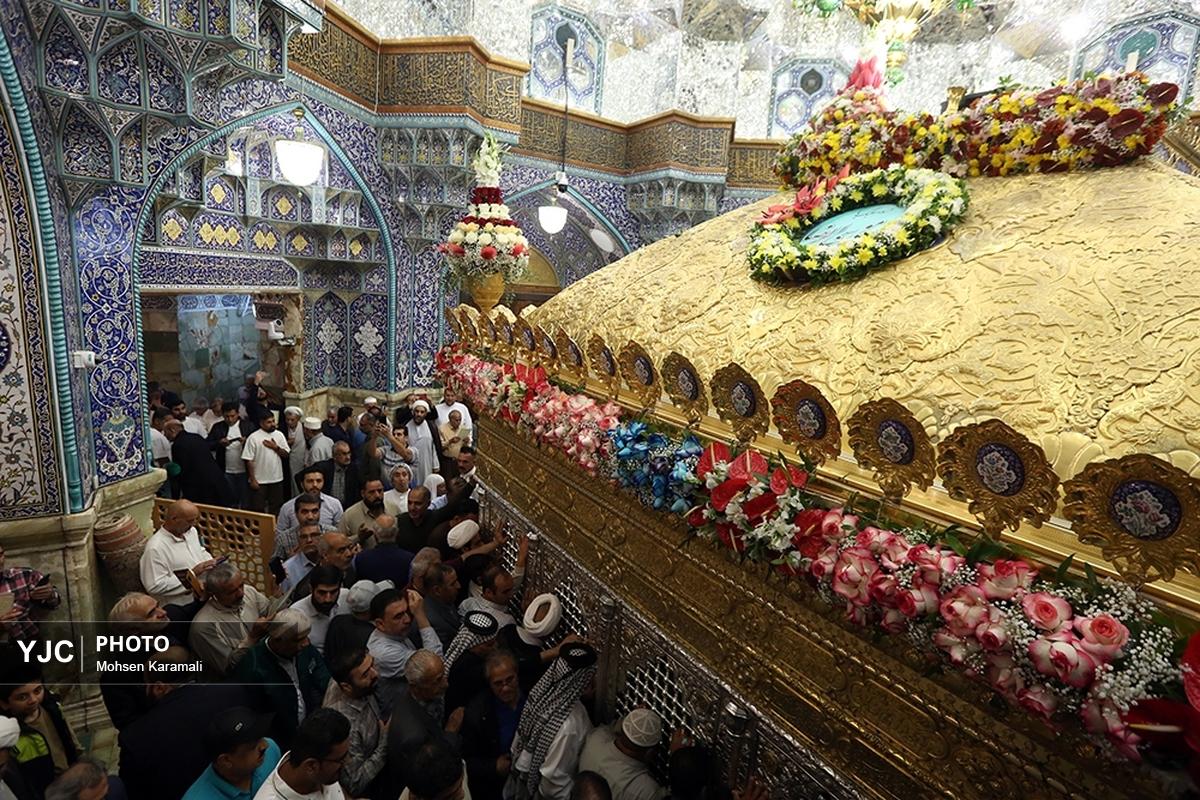 گل آرایی ضریح منور حضرت معصومه (س)