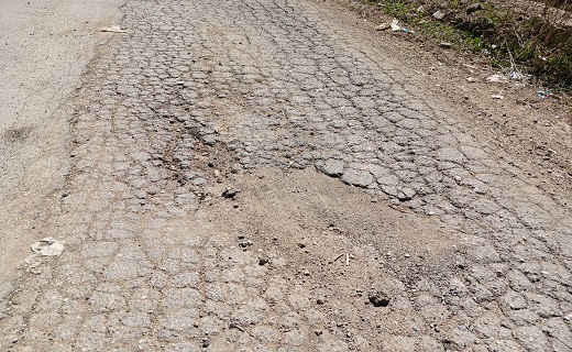 وضعیت نامناسب جاده روستای قهوج+ فیلم و تصاویر