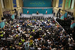 دیدار هزاران نفر از کارگران سراسر کشور با رهبر انقلاب اسلامی