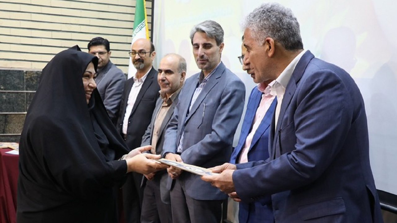 آیین تجلیل از ماما‌های استان قم برگزار شد