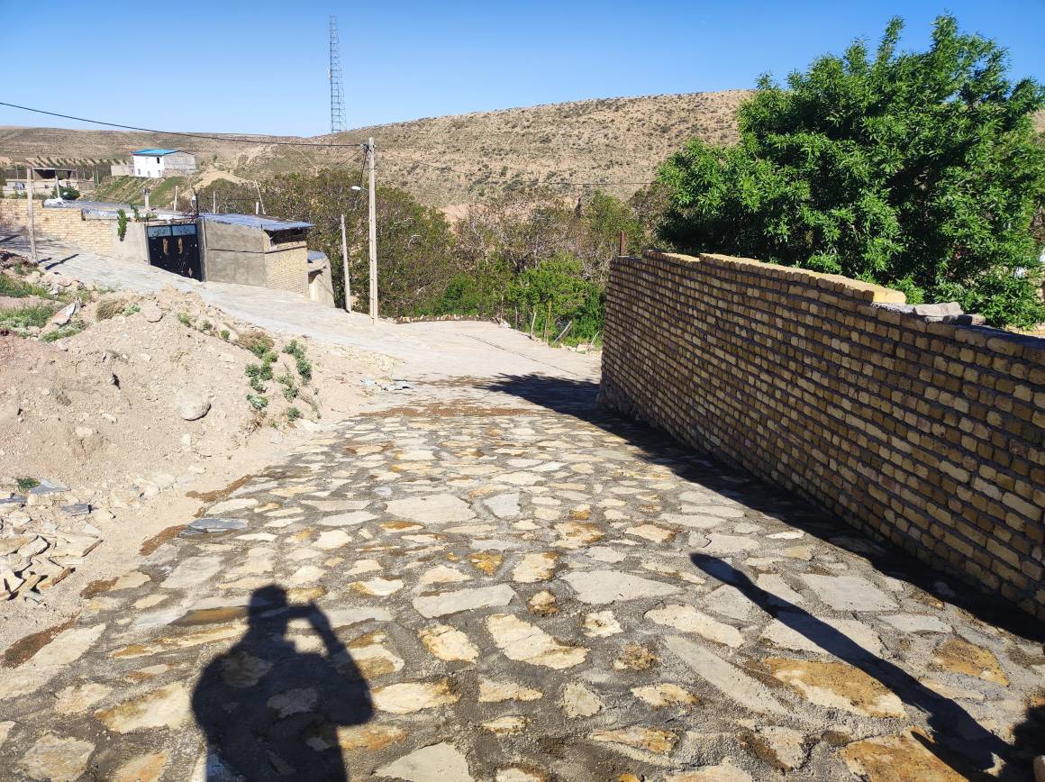 اجرای طرح سنگفروش روستای گردشگری توآباد