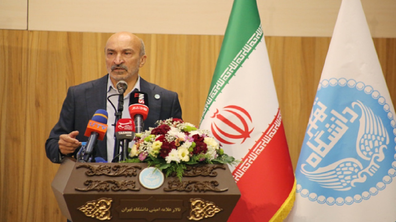 استاد نمونه، باید انگیزه‌آفرین باشد و روحیه کار تیمی را در دانشجویان بپرورد