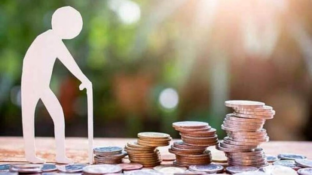 بازنشستگان در انتظار همسان سازی حقوق