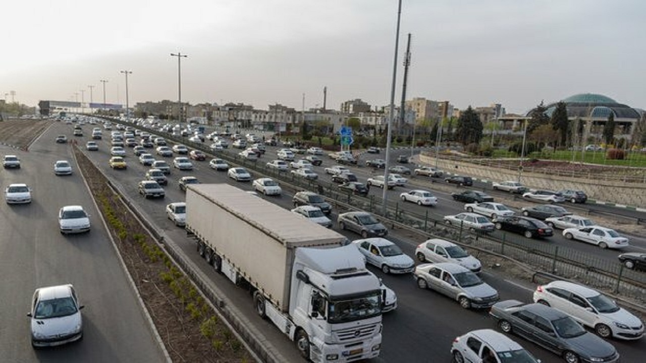 جاده غیر استاندارد مشهد به تهران رانندگان را به دردسر انداخت