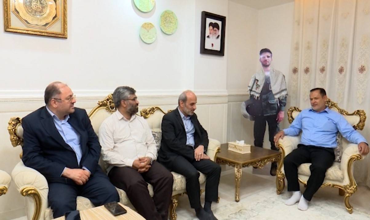 دیدار رئیس سازمان صداوسیما با خانواده شهید هرمزگانی