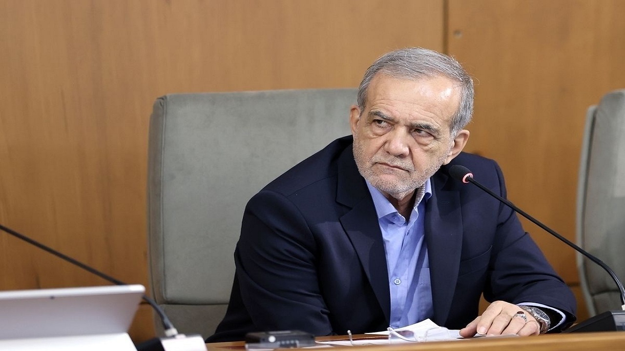 انتقاد رئیس جمهور از مهاجرت نخبگان/ شما باید ایران را بسازی!