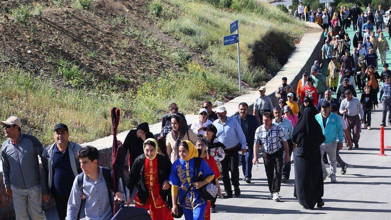 برگزاری همایش پیاده‌روی خانوادگی به مناسبت هفته جوانی جمعیت