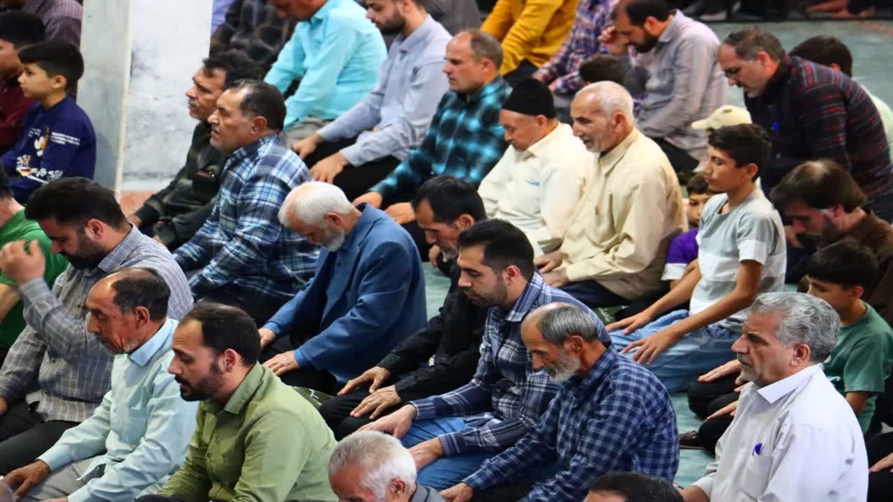 اقامه نماز جمعه در ماهدشت به روایت تصاویر