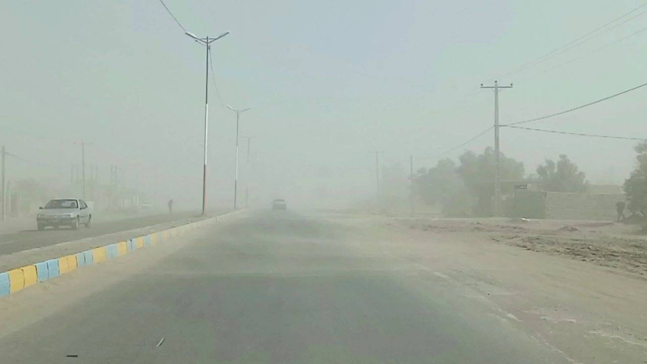 آلودگی هوا ادارات شهرستان فهرج را تعطیل کرد