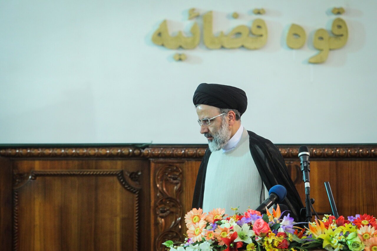 خادمان آسمانی: روایتی از عشق، خدمت و جاودانگی