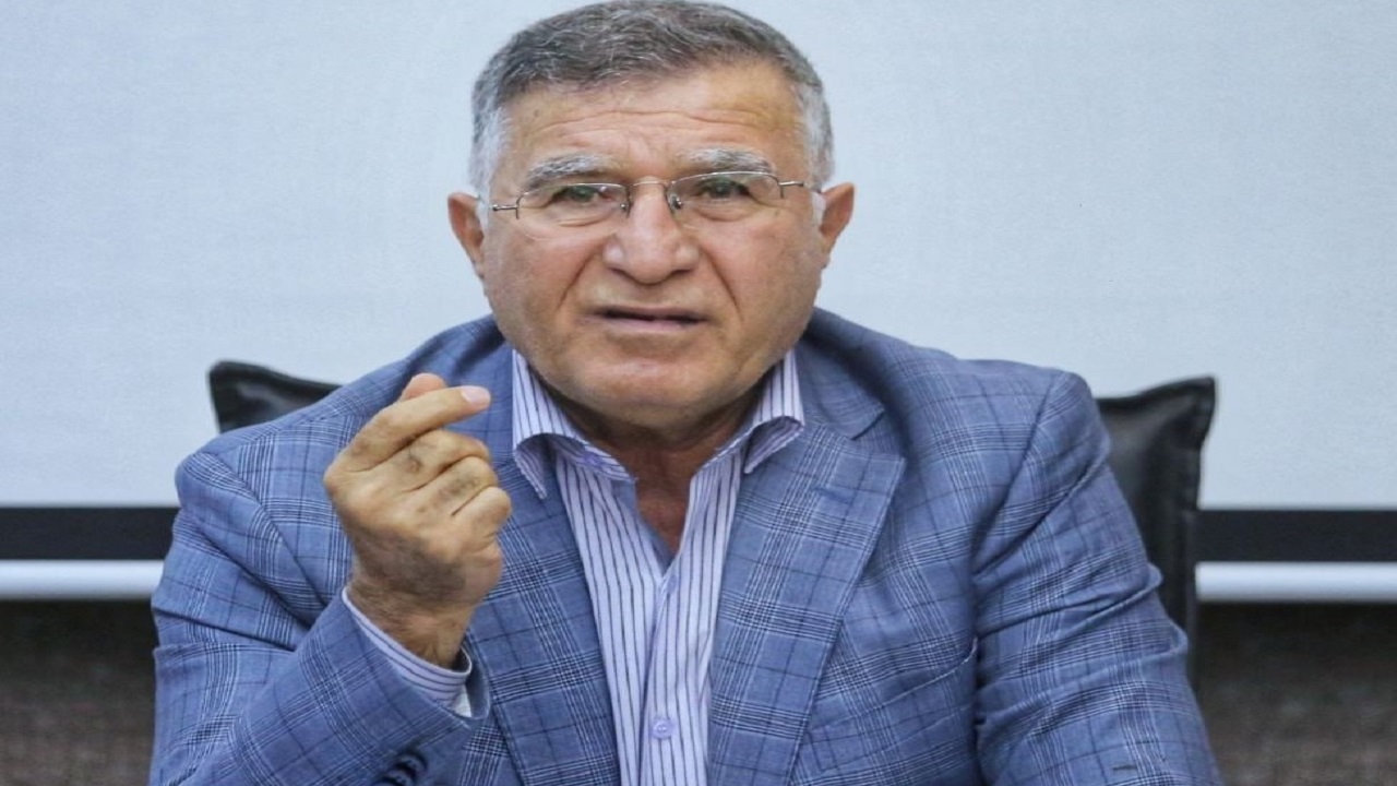 استعفای آقا معلم در اعتراض به تشکیلات فدراسیون فوتبال بود