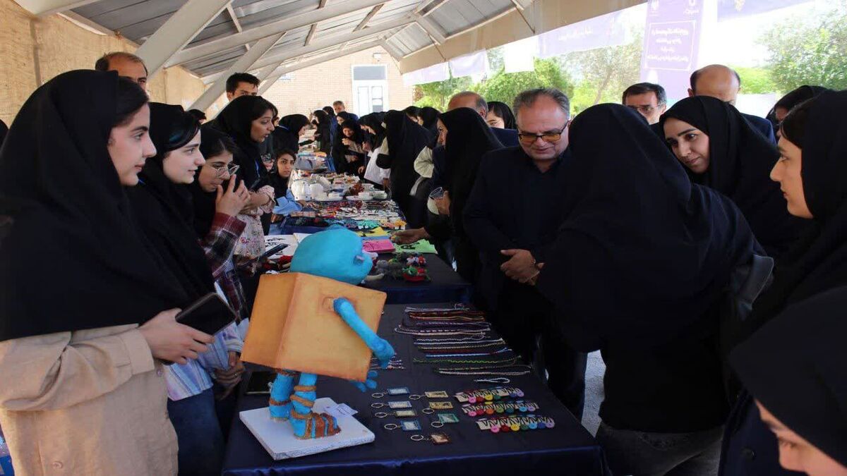 باشگاه خبرنگاران -افتتاح بازارچه کارآفرینی دانشکده ملی مهارت دختران سمنان