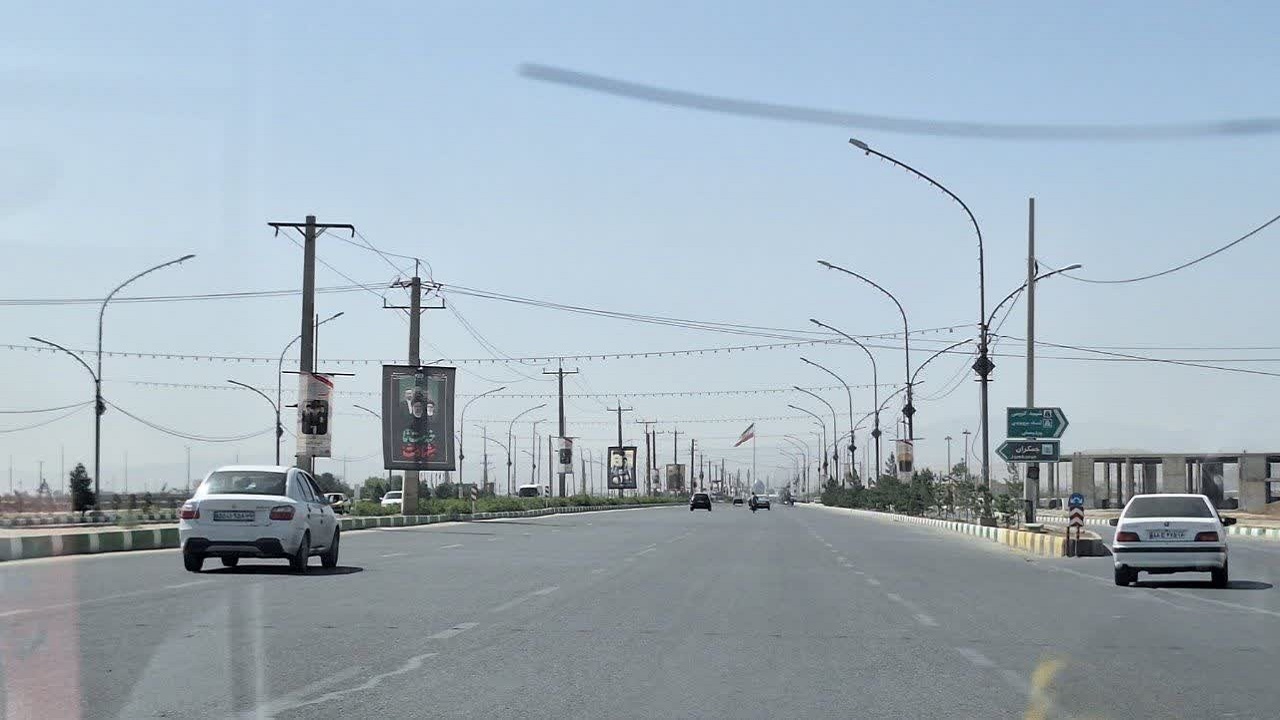 ۸۰ بنر مزین به تصاویر شهدای خدمت در بلوار پیامبر اعظم (ص) قم نصب شد