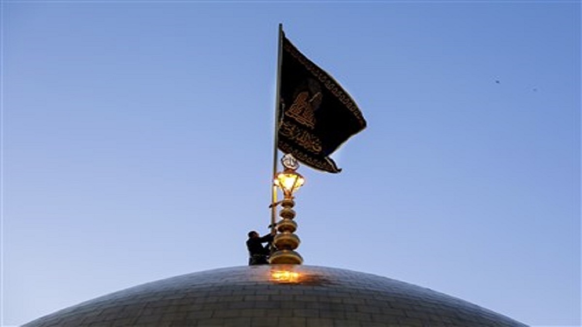 باشگاه خبرنگاران -تعویض پرچم حرم رضوی به مناسبت شهادت امام صادق(ع)