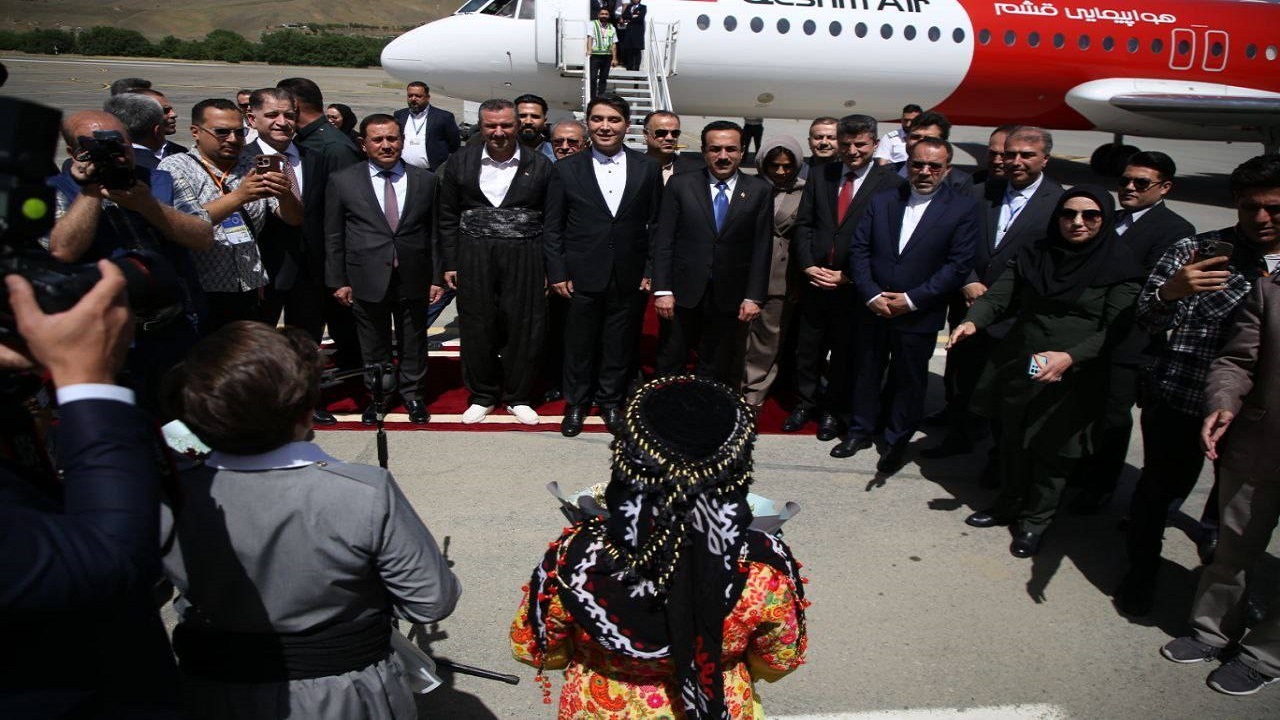 استانداران اقلیم کردستان عراق وارد فرودگاه سنندج شدند