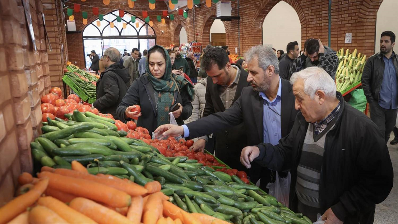 اختلاف قیمت ۴۲ درصدی میوه در میادین و بازار‌های میوه و تره بار به نسبت سطح شهر