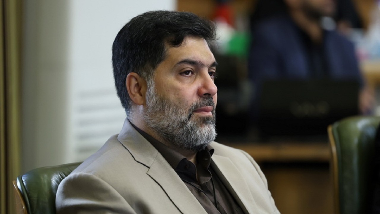 صیانت از زبان فارسی باید به مطالبه عمومی در تهران تبدیل شود