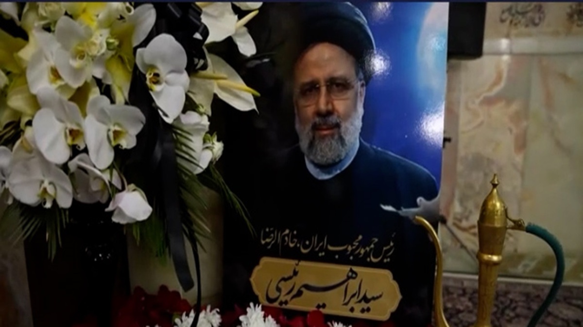 روایتی متفاوت از مراسم بزرگداشت شهید رئیسی در حسینیه امام خمینی (ره) + فیلم