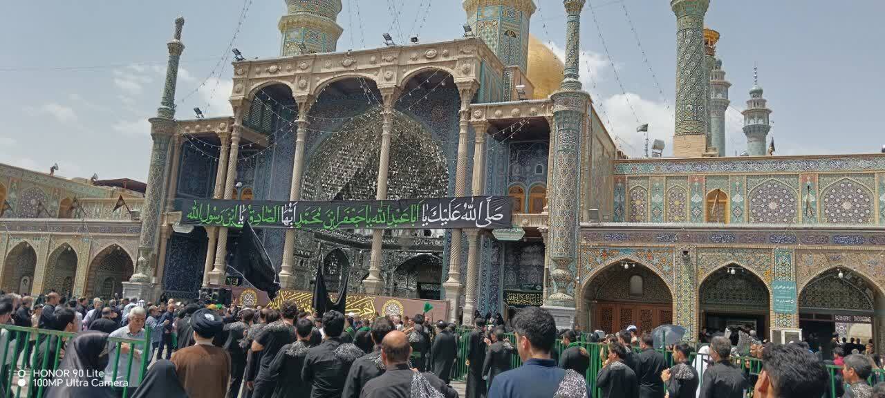 مراسم سوگواری در حرم حضرت معصومه (س) در سالروز شهادت امام جعفر صادق(ع)