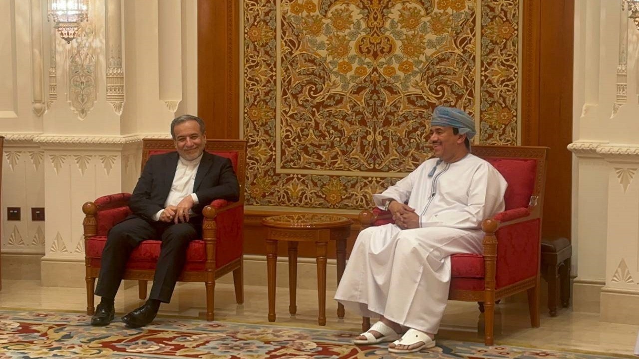 عراقچی وارد مسقط شد؛ آغاز مذاکرات از روز شنبه