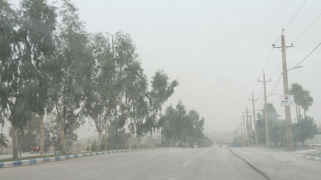 وزش باد و گرد و غبار زنجان را فرا می‌گیرد