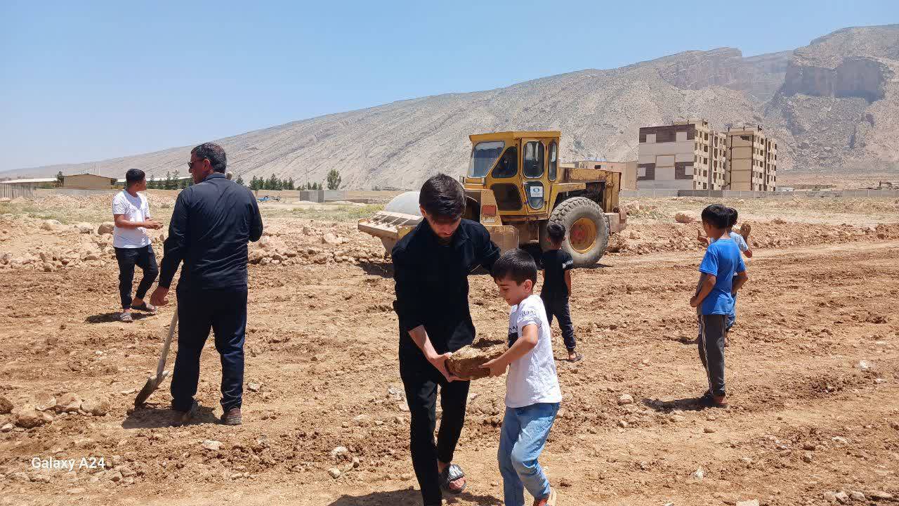 نارضایتی ورزش دوستان فیروزآبادی از زمین ورزشی نیمه کاره