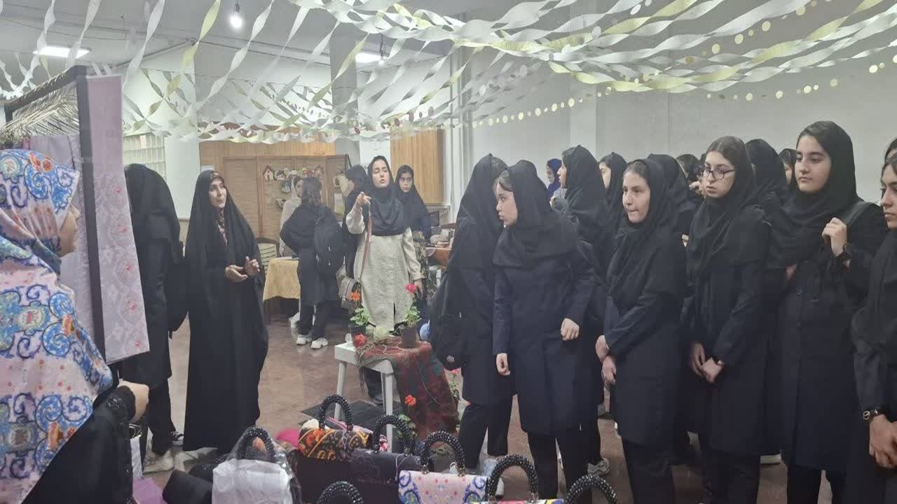 دختران محله یاخچی آباد تهران رویداد هنری رضوان را برگزار کردند + عکس