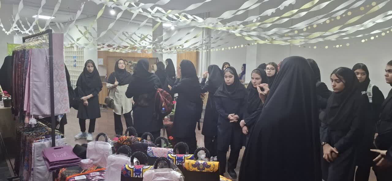 دختران محله یاحچی آباد تهران رویداد هنری رضوان را برگزار کردند