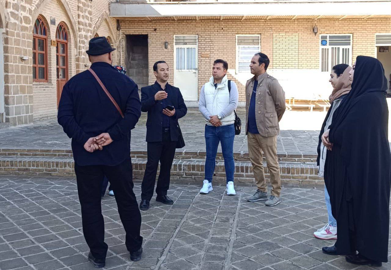 بازدید از بناهای تاریخی
