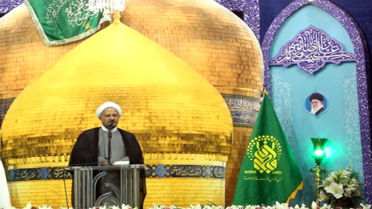 خدمت کریمانه یکی از ارکان اصلی برنامه‌های دهه کرامت در کشور