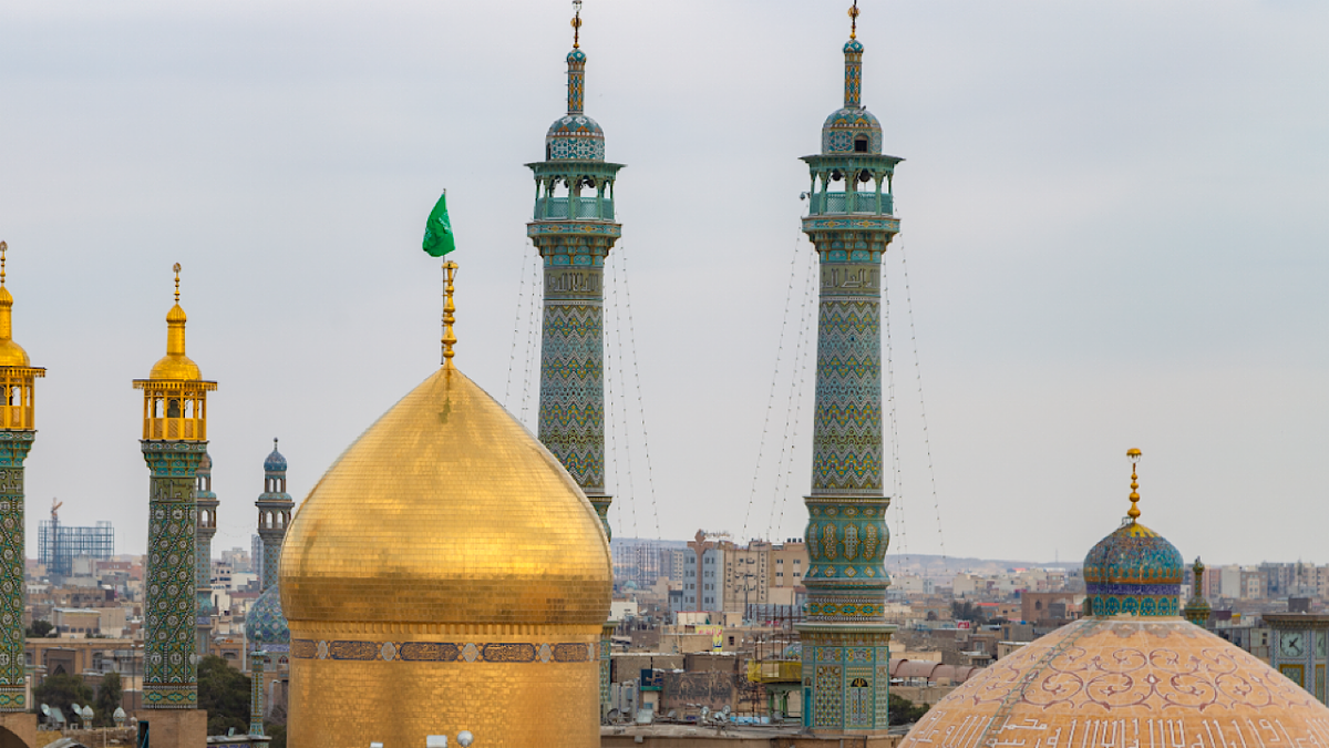 اجتماع دختران در ورزشگاه آزادی + فیلم