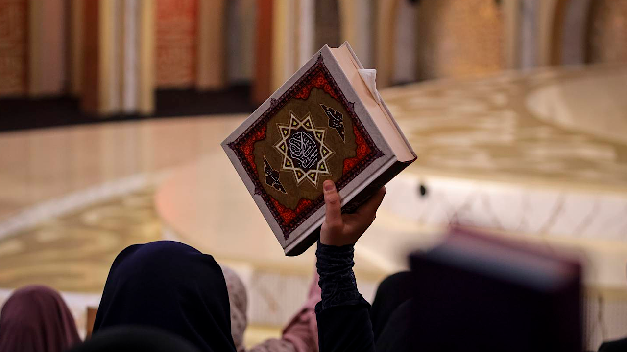 محفل؛ نمایانگر وحدت شیعه و اهل سنت بر پایه معارف قرآن