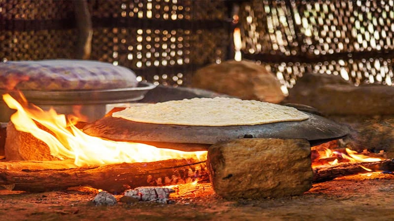 احیای سنت قدیمی از پخت نان تنوری با هیزم در آران و بیدگل + فیلم