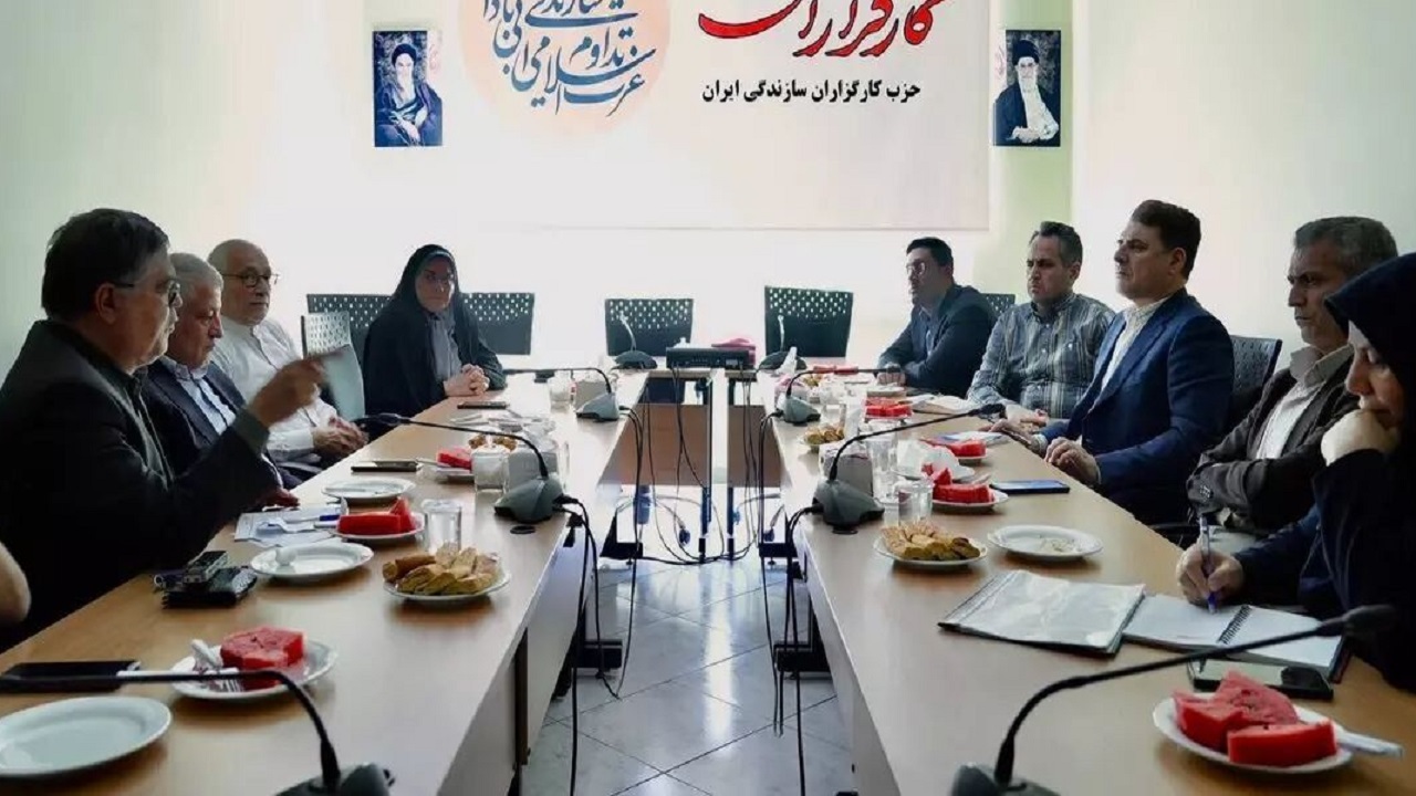 از ظرفیت احزاب در تدوین لوایح دولت استفاده می‌شود