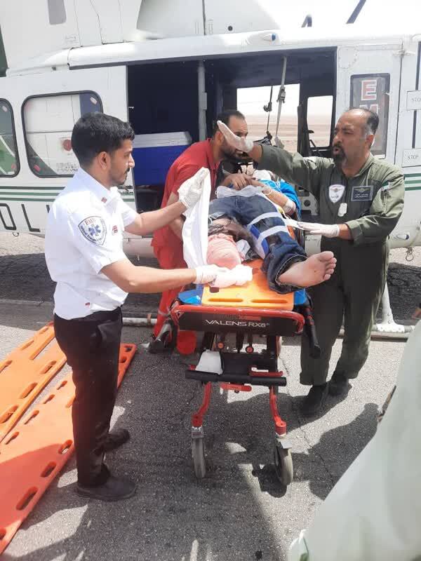 تصادف منجر به قطع عضو در اتوبان کاشان به قم / بالگرد اورژانس به پرواز درآمد تصادف منجر به قطع عضو در اتوبان کاشان به قم / بالگرد اورژانس به پرواز درآمد