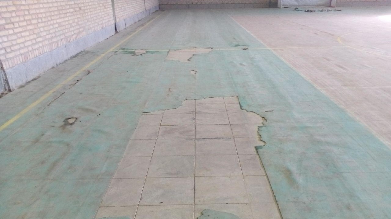 روایت تلخ عجیب‌ ترین سالن ورزشی در روستای دارایی خرم آباد + فیلم