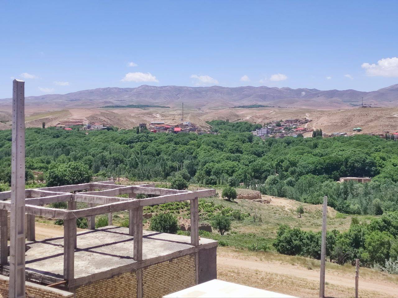 عملیات برق کشی در روستا